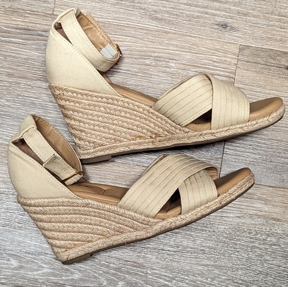 Me Too Woman's Espadrille Wedge Sandals With Ankle Strap Khaki Beige Size 8 - Picture 1 of 7